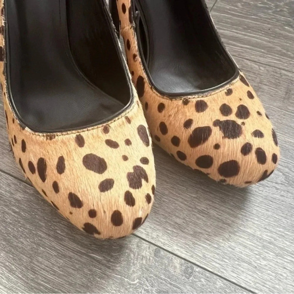 Tory Burch Women's Brown and Tan Courts - Picture 10 of 12